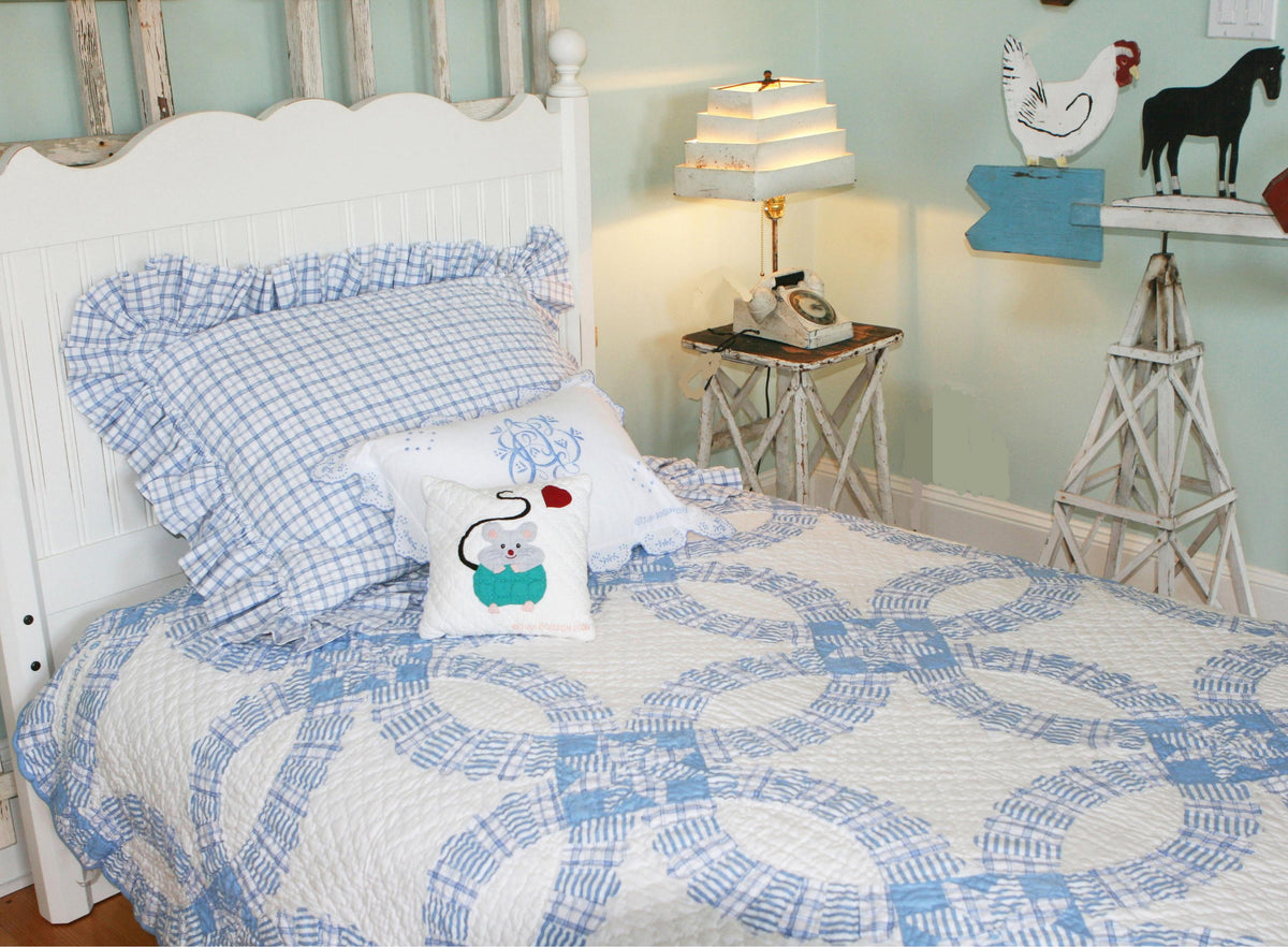 "Double Wedding Ring" in Cornflower-White Twin Quilt 64" x 85"